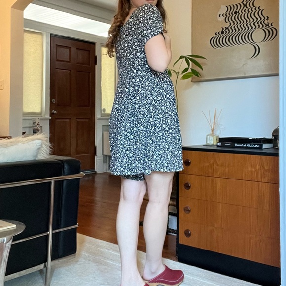 Vintage Express Flowy Floral Romper - Picture 2 of 8